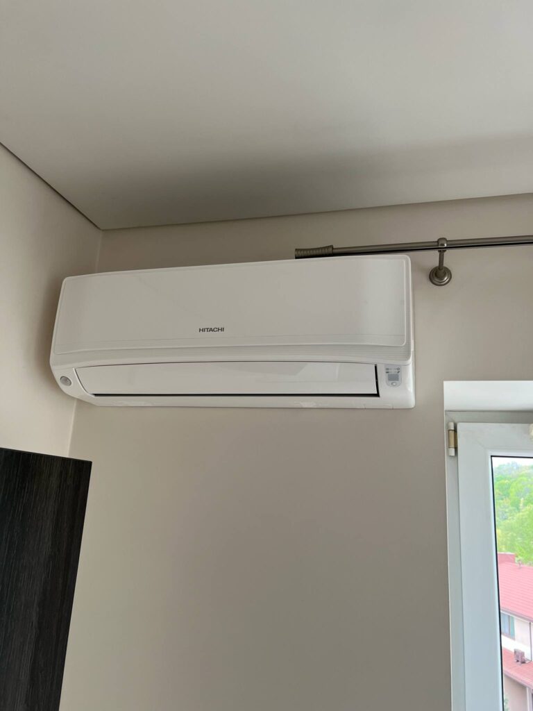 Hitachi airHome 600 oras–oras šilumos siurblys / kondicionierius 5 kW vėsinimui, 6 kW šildymui