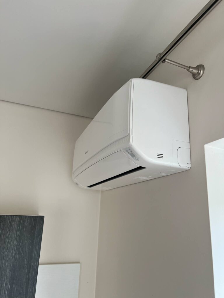 Hitachi airHome 600 oras–oras šilumos siurblys / kondicionierius 5 kW vėsinimui, 6 kW šildymui